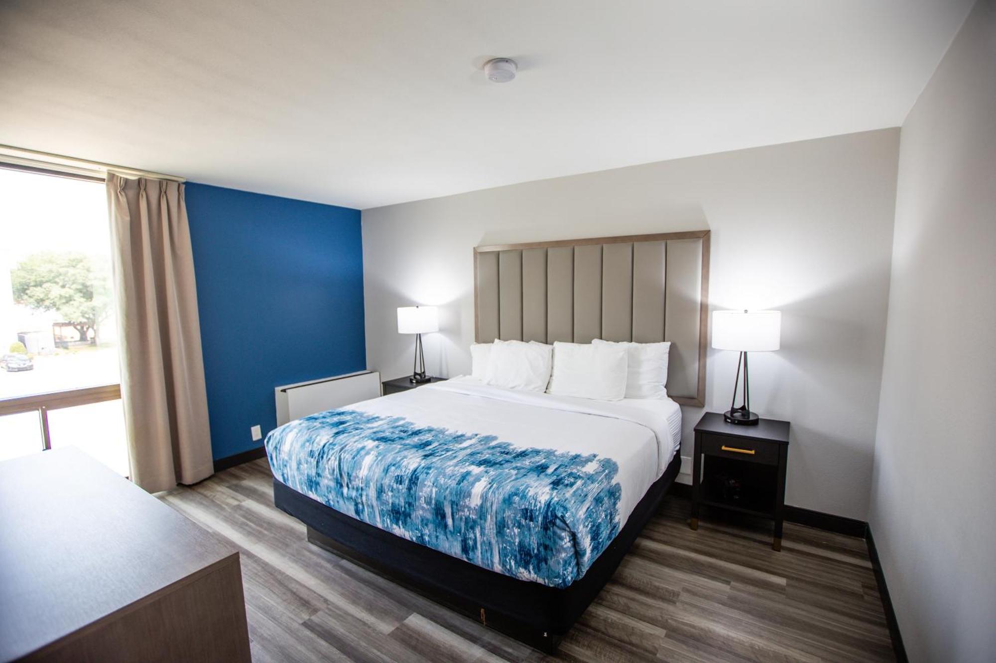 La Quinta By Wyndham I-35 Walnut Hill Ln Hotel
